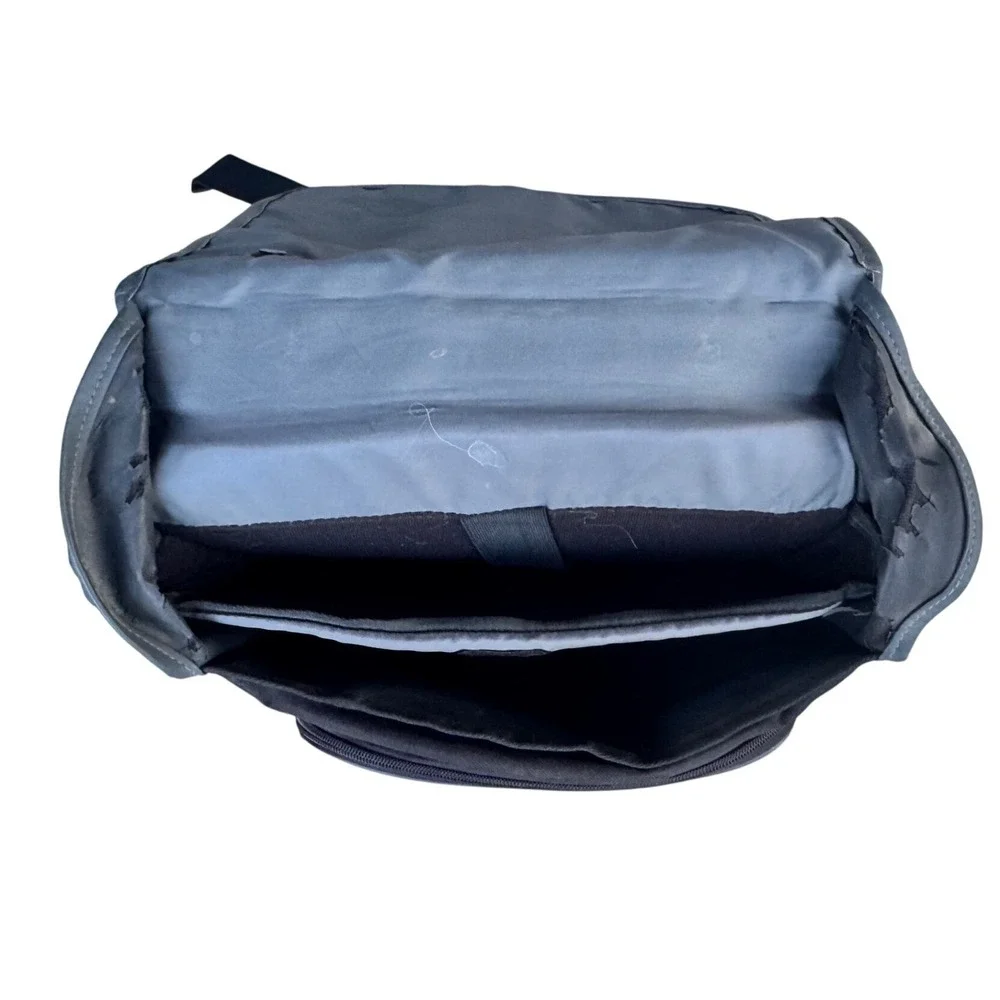 Kensington Saddlebag Laptop Backpack Messenger Bag Black Convertible 2-in-1 Tech